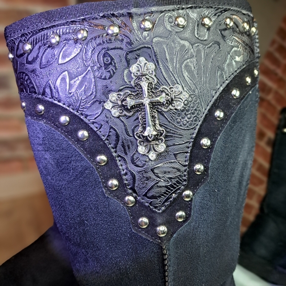 An Aww Sooo Soft Fleece Interior - Picture 7 of 10